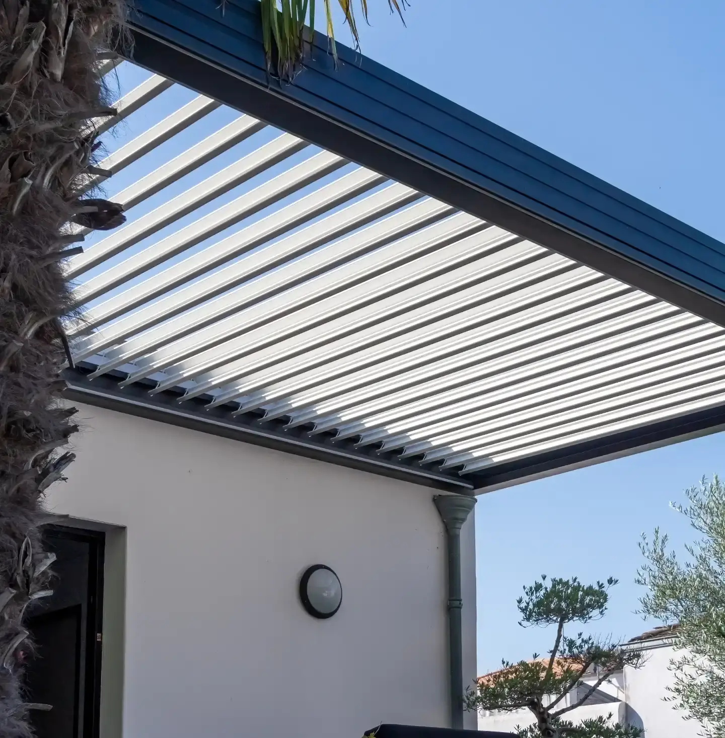 Custom-built louvered roof system, designed by Skyco's expert team.